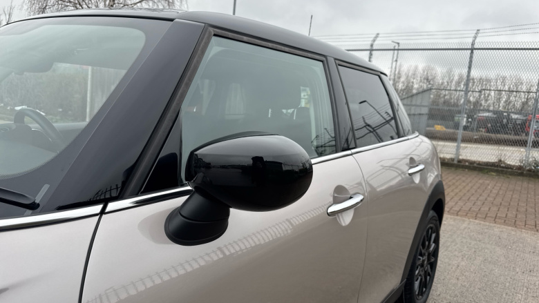 MINI Hatchback 1.5 Cooper Classic Premium Plus 5dr Auto Petrol Hatchback